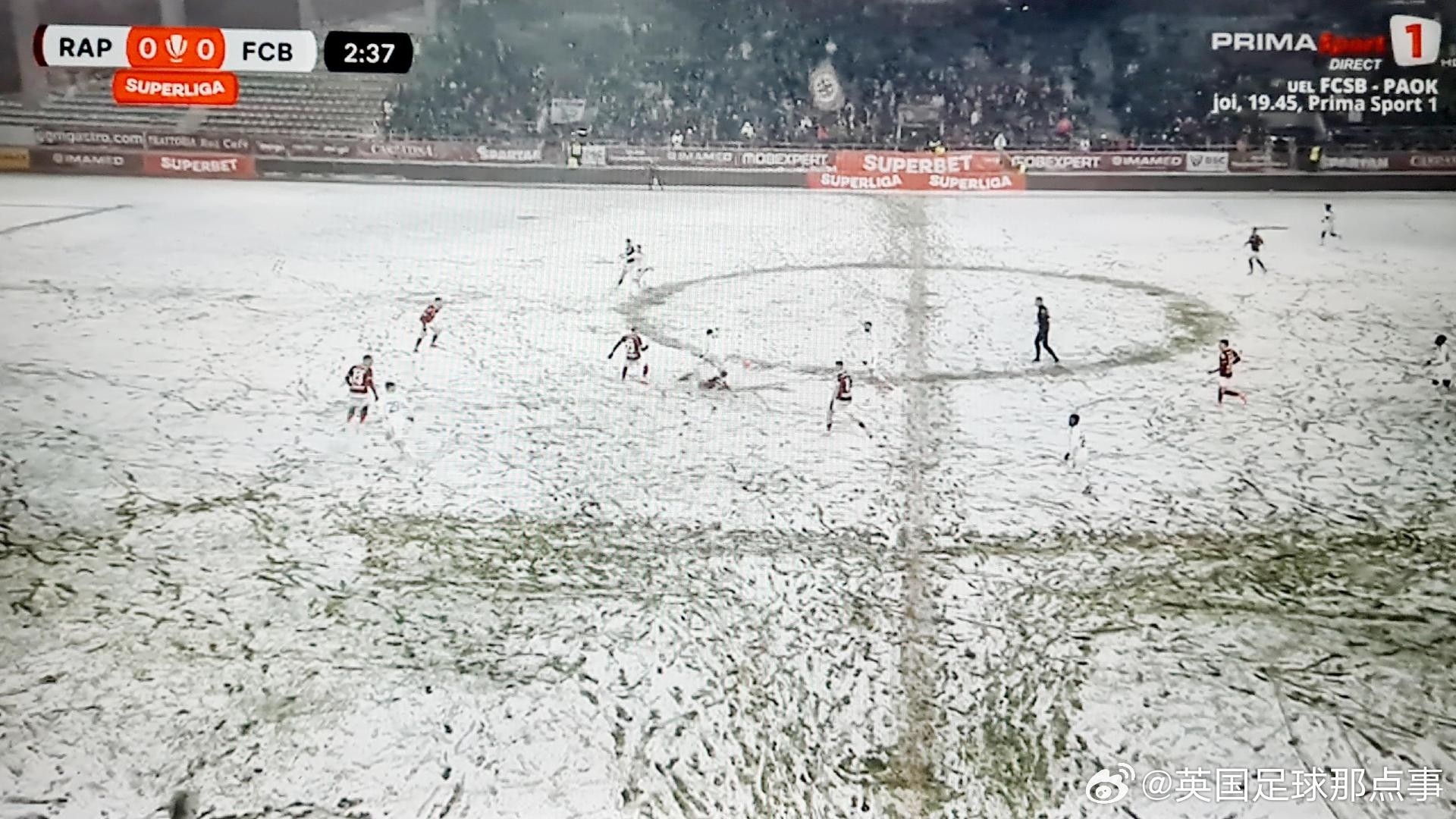  昨晚的羅馬尼亞聯賽，場內下大雪，客隊還被允許穿白色球衣……